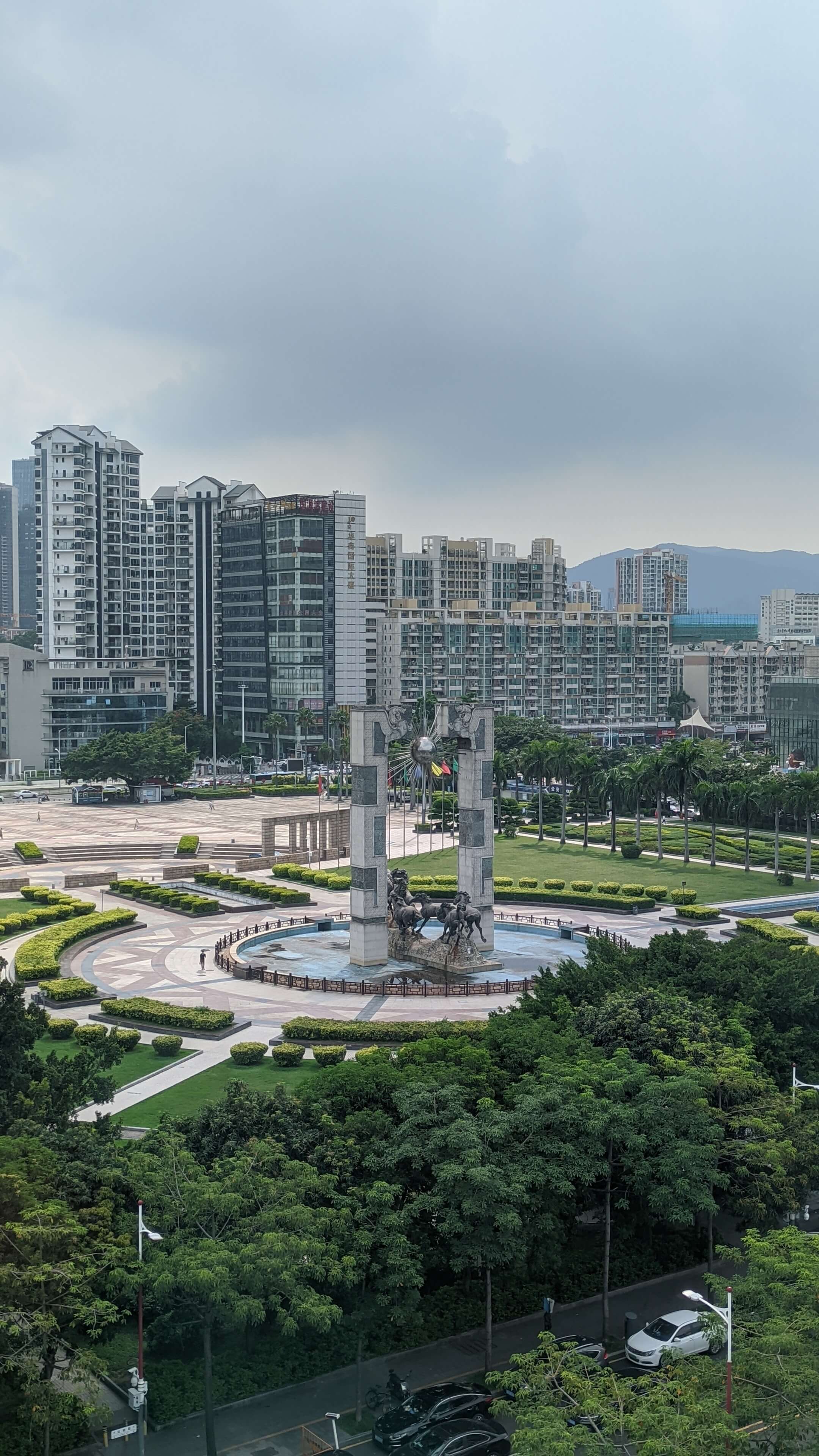 龙华文化广场的奔腾骏马
